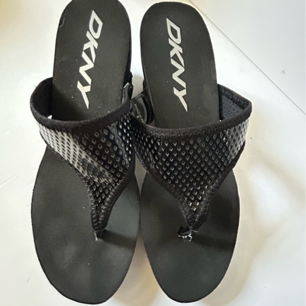 NEW DKNY Black Foam Wedge Slipons - size 8